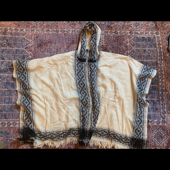 Urban Outfitters Poncho OS (Beautiful details!) - Picture 1 of 2